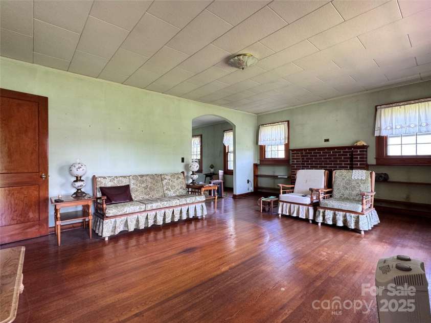 130 1st Street, Franklin, NC 28734.  MLS# CAR4271042, YatesRealty ID 19322. 