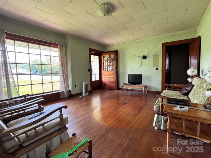 130 1st Street, Franklin, NC 28734.  MLS# CAR4271042, YatesRealty ID 19322. 