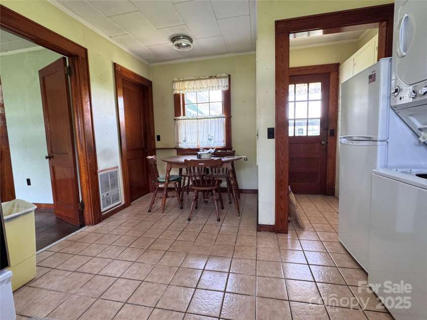 130 1st Street, Franklin, NC 28734.  MLS# CAR4271042, YatesRealty ID 19322. 