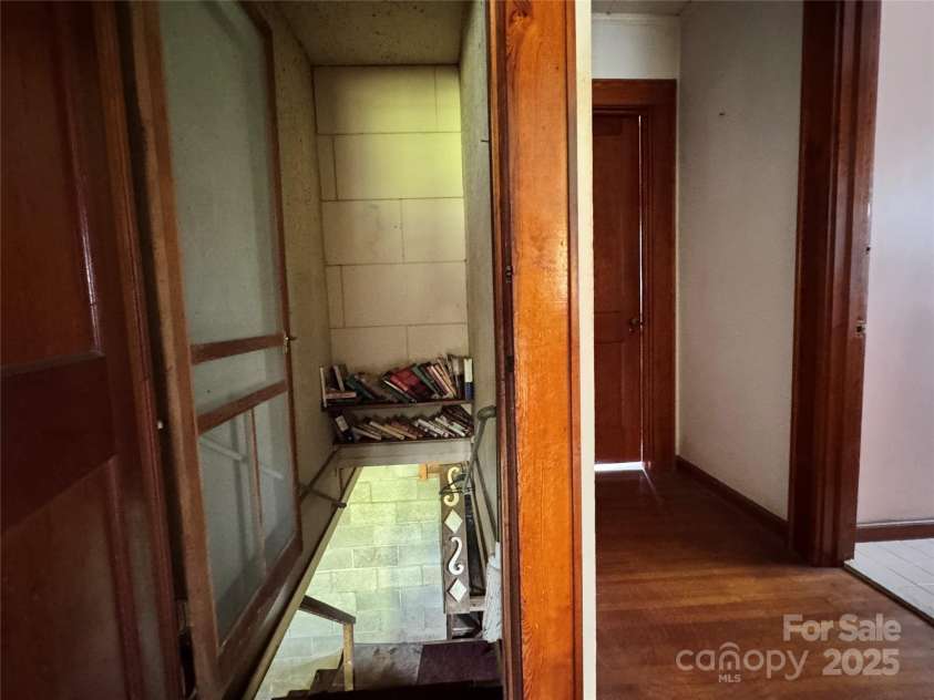 130 1st Street, Franklin, NC 28734.  MLS# CAR4271042, YatesRealty ID 19322. 