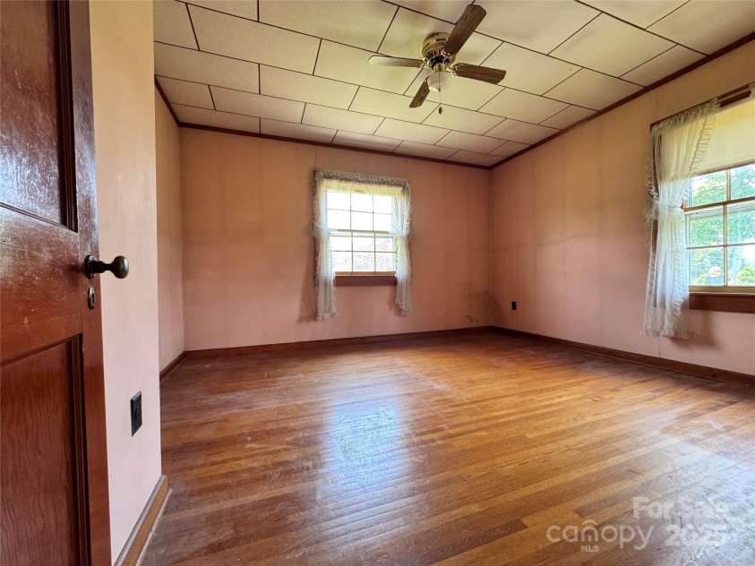 130 1st Street, Franklin, NC 28734.  MLS# CAR4271042, YatesRealty ID 19322. 