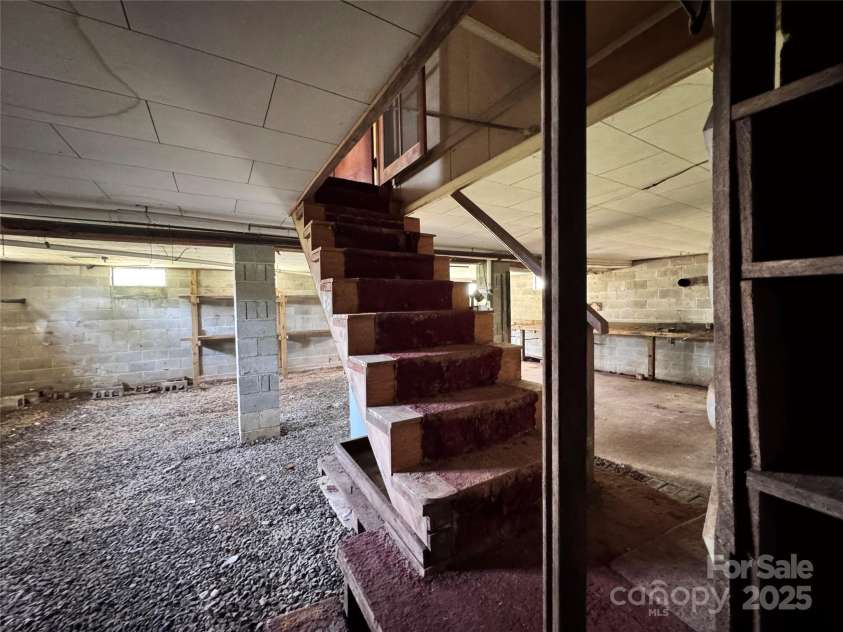 130 1st Street, Franklin, NC 28734.  MLS# CAR4271042, YatesRealty ID 19322. 