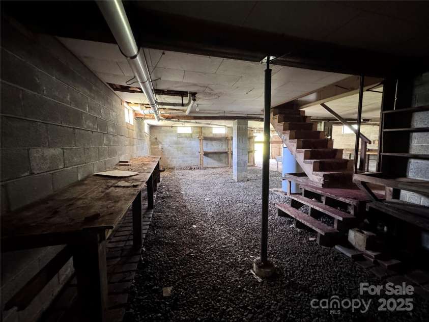 130 1st Street, Franklin, NC 28734.  MLS# CAR4271042, YatesRealty ID 19322. 