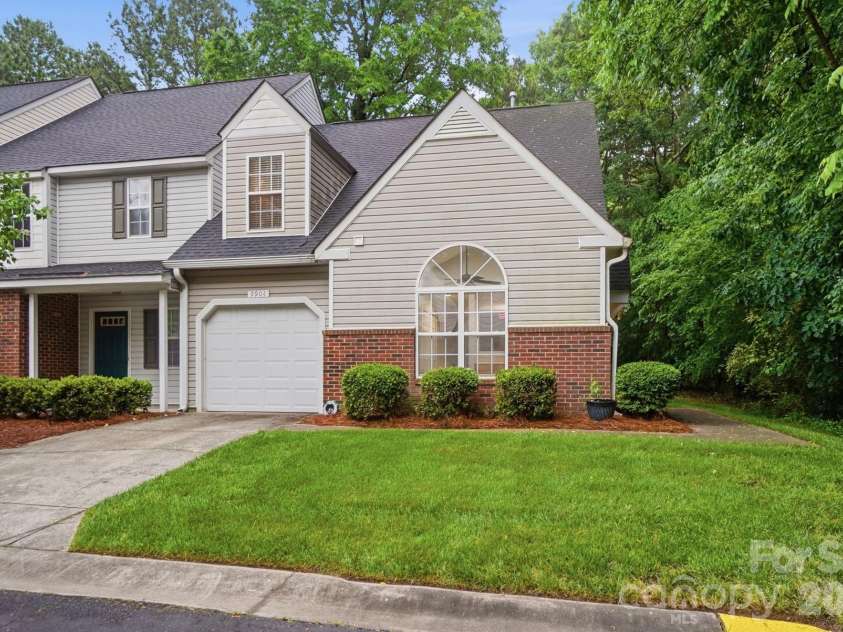 9904 Birch Knoll Court, Charlotte, NC 28213.  MLS# CAR4376558, YatesRealty ID 19322. 