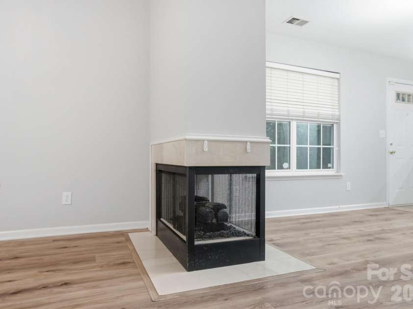 9904 Birch Knoll Court, Charlotte, NC 28213.  MLS# CAR4376558, YatesRealty ID 19322. 