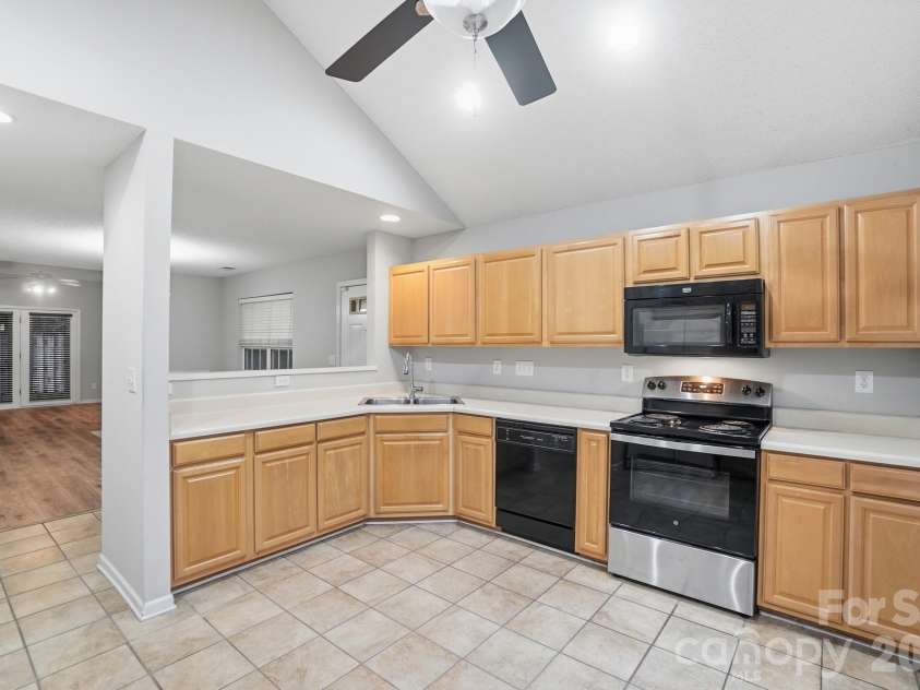 9904 Birch Knoll Court, Charlotte, NC 28213.  MLS# CAR4376558, YatesRealty ID 19322. 