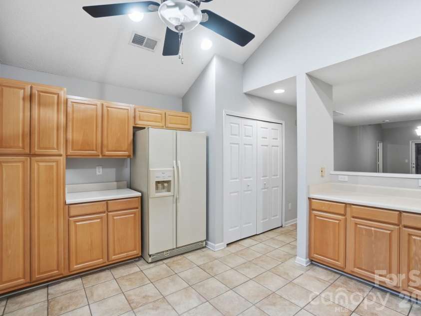 9904 Birch Knoll Court, Charlotte, NC 28213.  MLS# CAR4376558, YatesRealty ID 19322. 