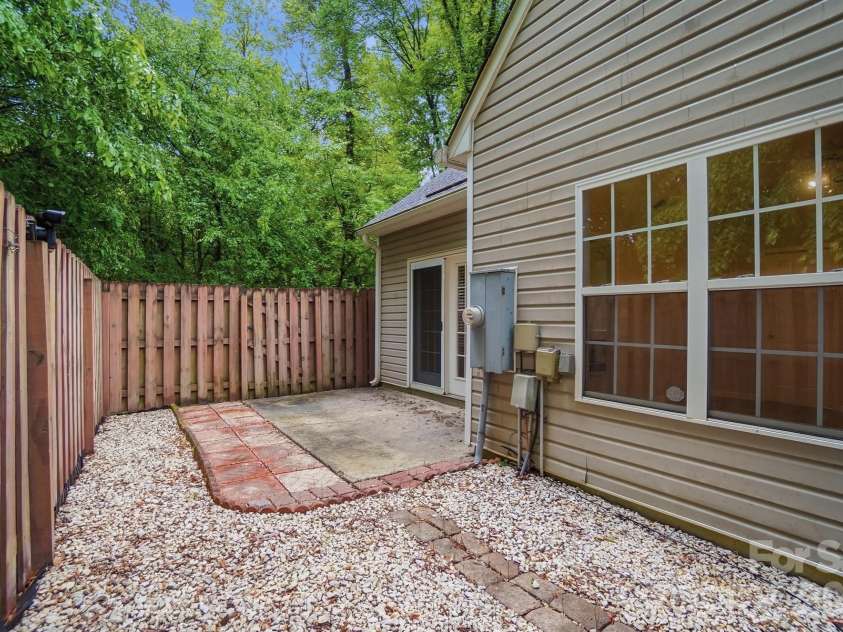 9904 Birch Knoll Court, Charlotte, NC 28213.  MLS# CAR4376558, YatesRealty ID 19322. 