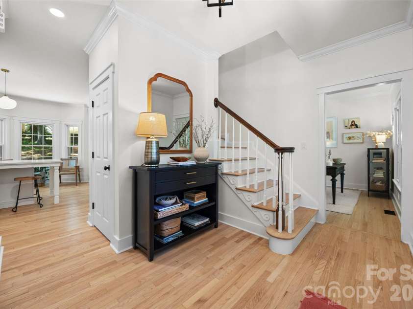 946 Mallard Drive, Rock Hill, SC 29732.  MLS# CAR4376526, YatesRealty ID 19323. Bright foyer