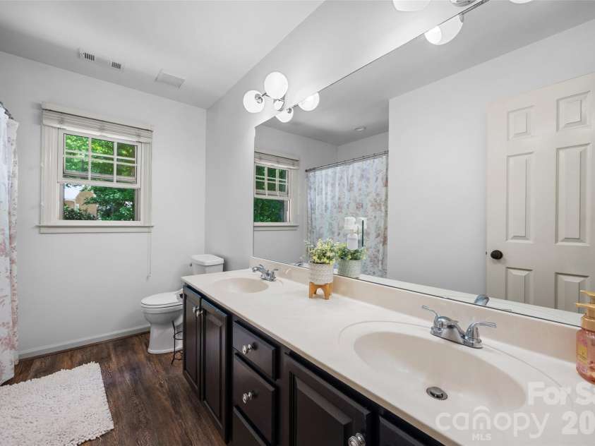 946 Mallard Drive, Rock Hill, SC 29732.  MLS# CAR4376526, YatesRealty ID 19323. Full bath upper level