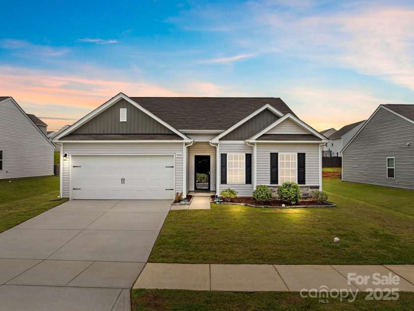 5314 Upton Place, Charlotte, NC 28215.  MLS# CAR4266743, YatesRealty ID 19324. 