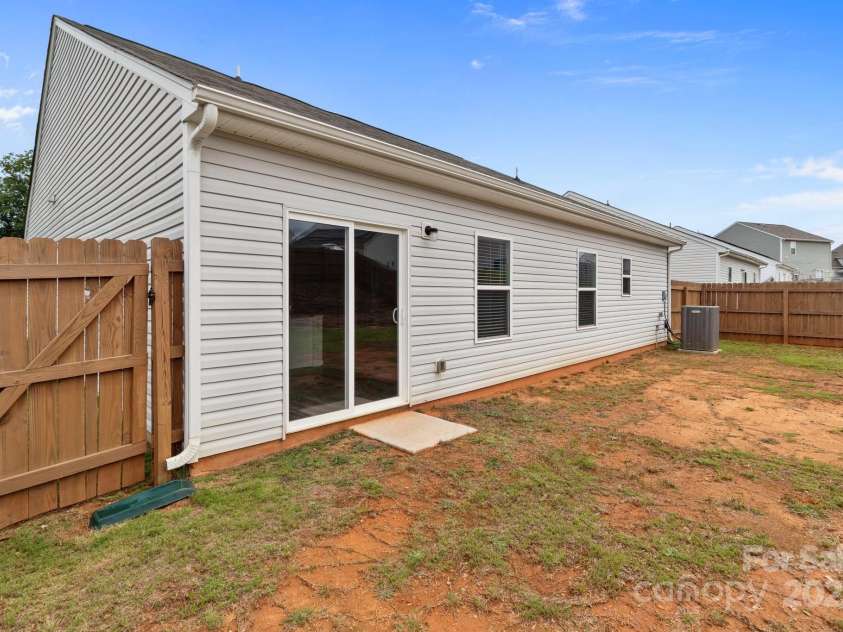 5314 Upton Place, Charlotte, NC 28215.  MLS# CAR4266743, YatesRealty ID 19324. 