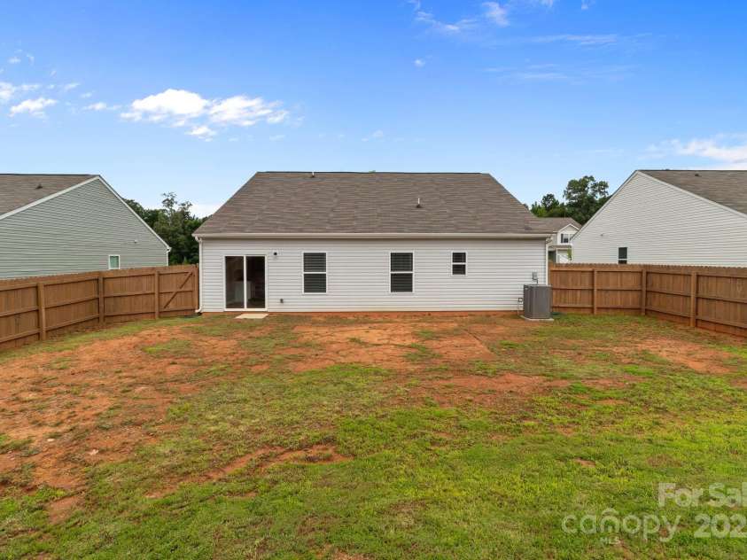 5314 Upton Place, Charlotte, NC 28215.  MLS# CAR4266743, YatesRealty ID 19324. 