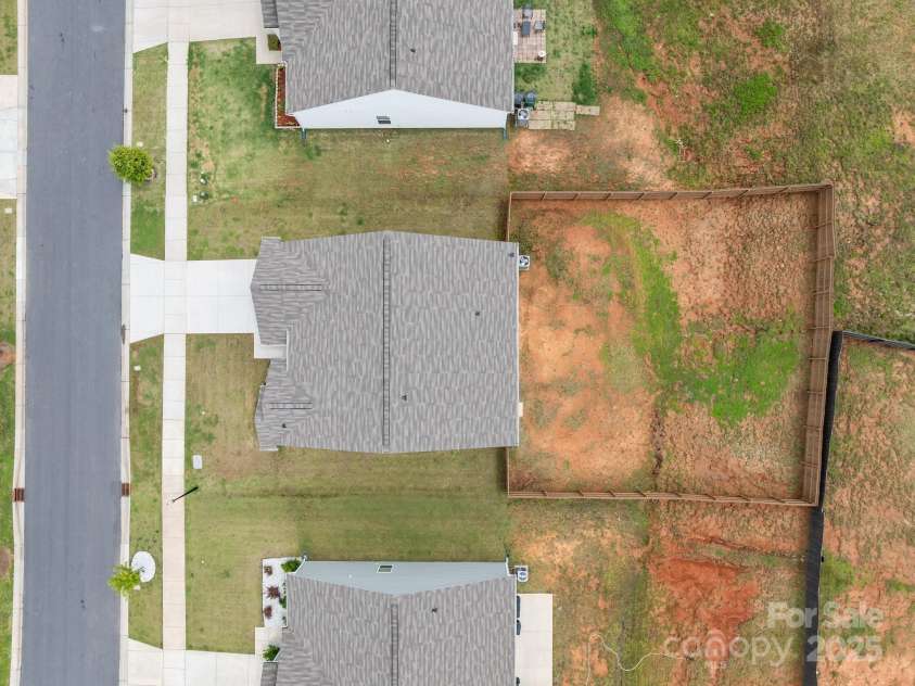 5314 Upton Place, Charlotte, NC 28215.  MLS# CAR4266743, YatesRealty ID 19324. 