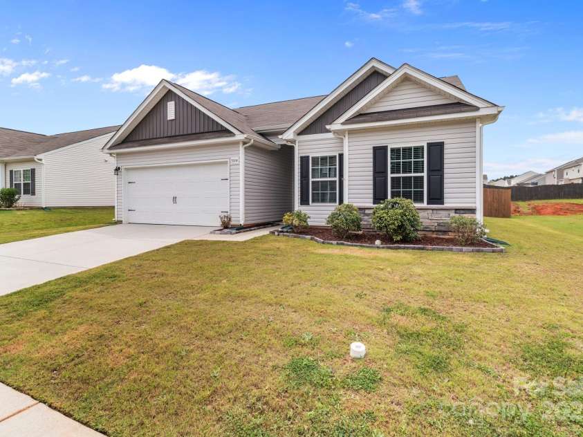 5314 Upton Place, Charlotte, NC 28215.  MLS# CAR4266743, YatesRealty ID 19324. 