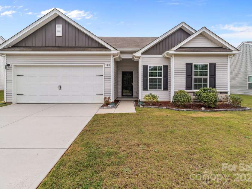 5314 Upton Place, Charlotte, NC 28215.  MLS# CAR4266743, YatesRealty ID 19324. 