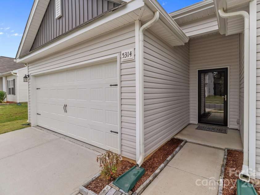 5314 Upton Place, Charlotte, NC 28215.  MLS# CAR4266743, YatesRealty ID 19324. 