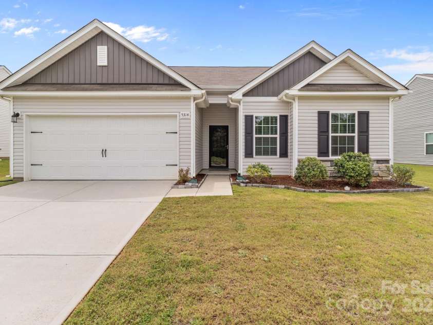 5314 Upton Place, Charlotte, NC 28215.  MLS# CAR4266743, YatesRealty ID 19324. 