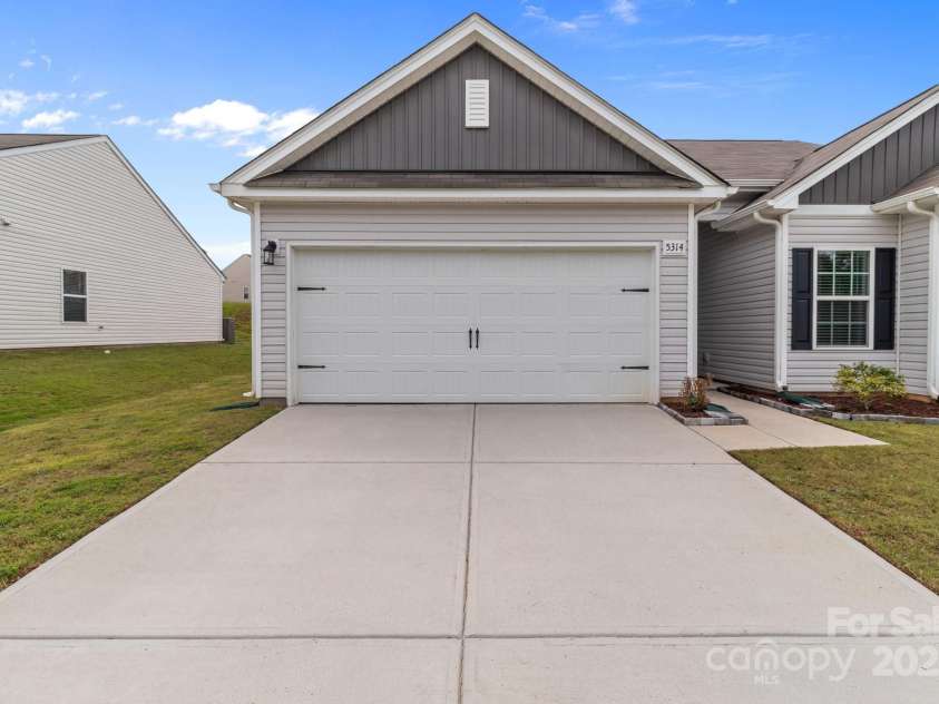 5314 Upton Place, Charlotte, NC 28215.  MLS# CAR4266743, YatesRealty ID 19324. 