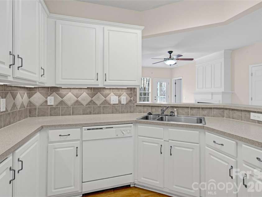 11506 Costigan Lane, Charlotte, NC 28277.  MLS# CAR4354980, YatesRealty ID 19325. 