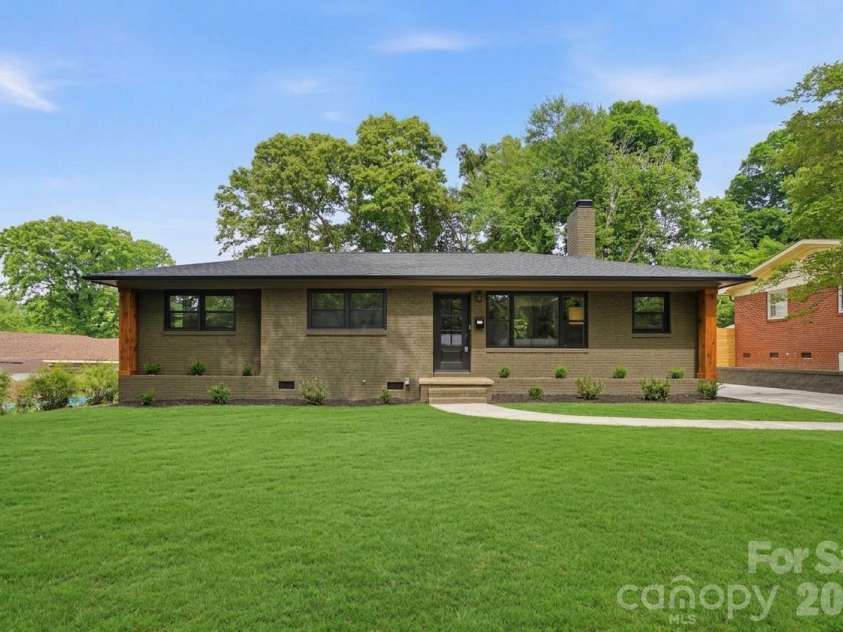 4017 Leeds Drive, Charlotte, NC 28205.  MLS# CAR4376870, YatesRealty ID 19326. 