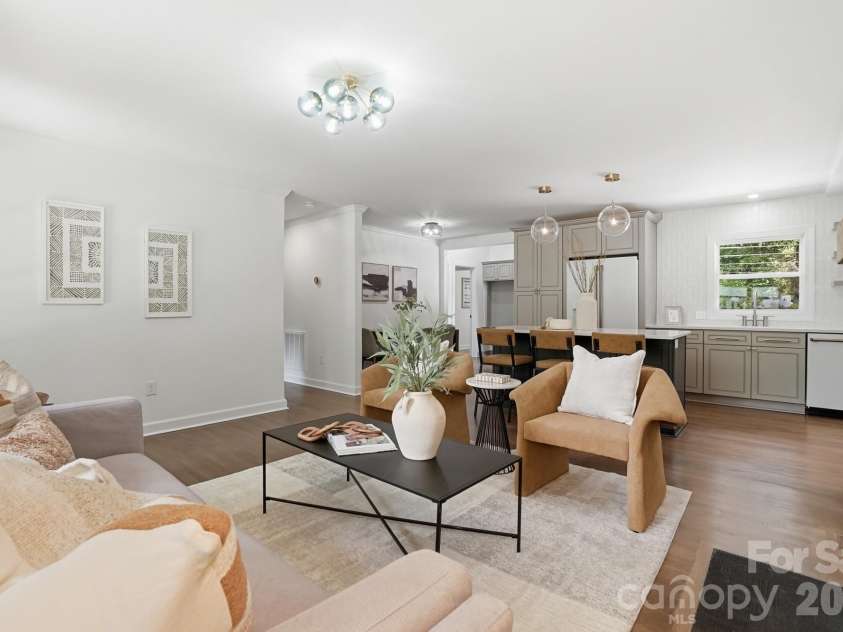 4017 Leeds Drive, Charlotte, NC 28205.  MLS# CAR4376870, YatesRealty ID 19326. 