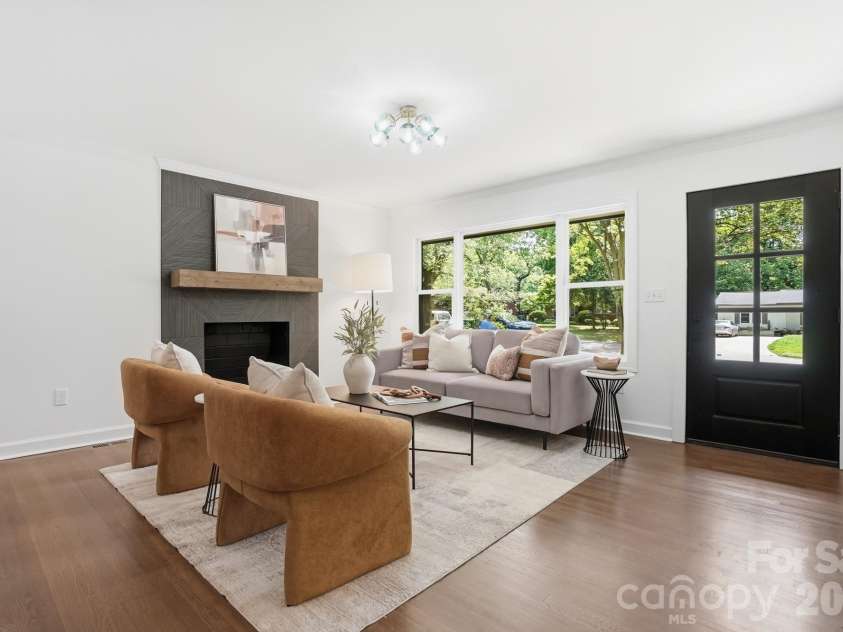 4017 Leeds Drive, Charlotte, NC 28205.  MLS# CAR4376870, YatesRealty ID 19326. 