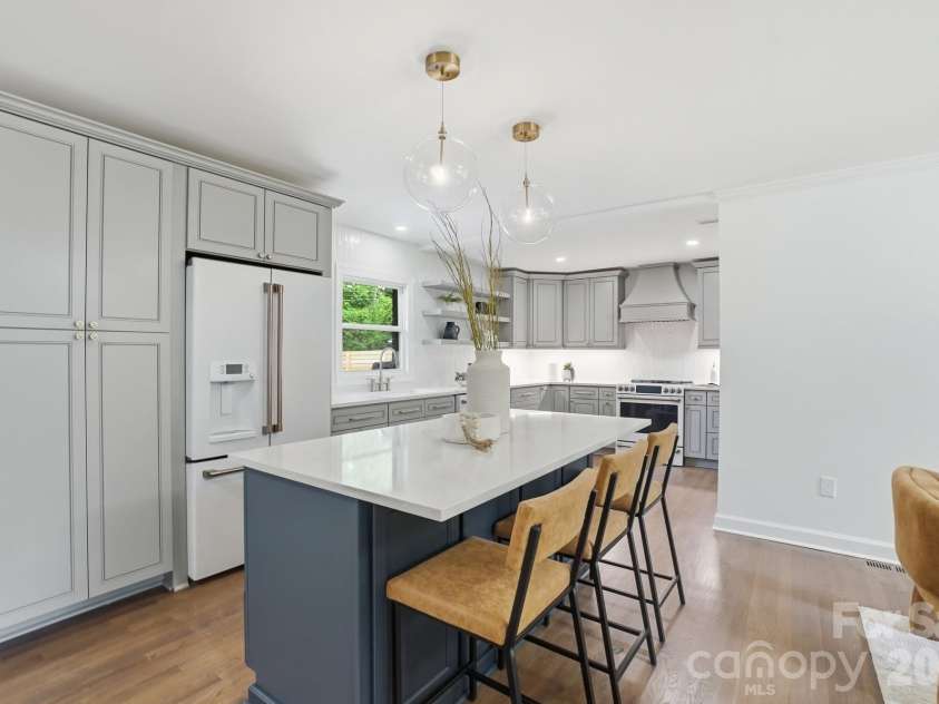 4017 Leeds Drive, Charlotte, NC 28205.  MLS# CAR4376870, YatesRealty ID 19326. 