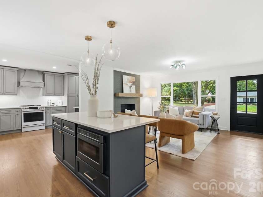 4017 Leeds Drive, Charlotte, NC 28205.  MLS# CAR4376870, YatesRealty ID 19326. 