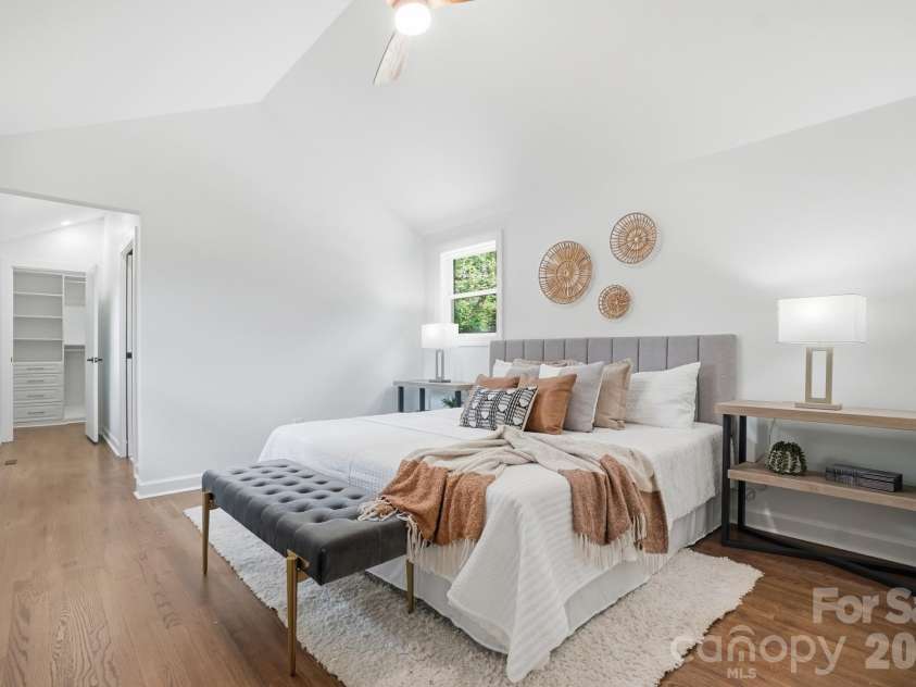 4017 Leeds Drive, Charlotte, NC 28205.  MLS# CAR4376870, YatesRealty ID 19326. 