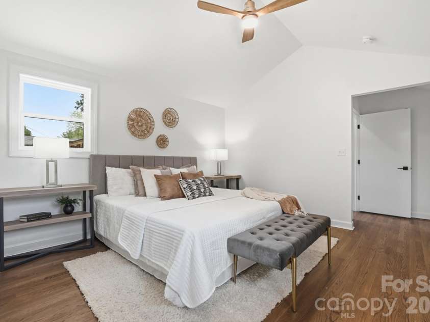 4017 Leeds Drive, Charlotte, NC 28205.  MLS# CAR4376870, YatesRealty ID 19326. 