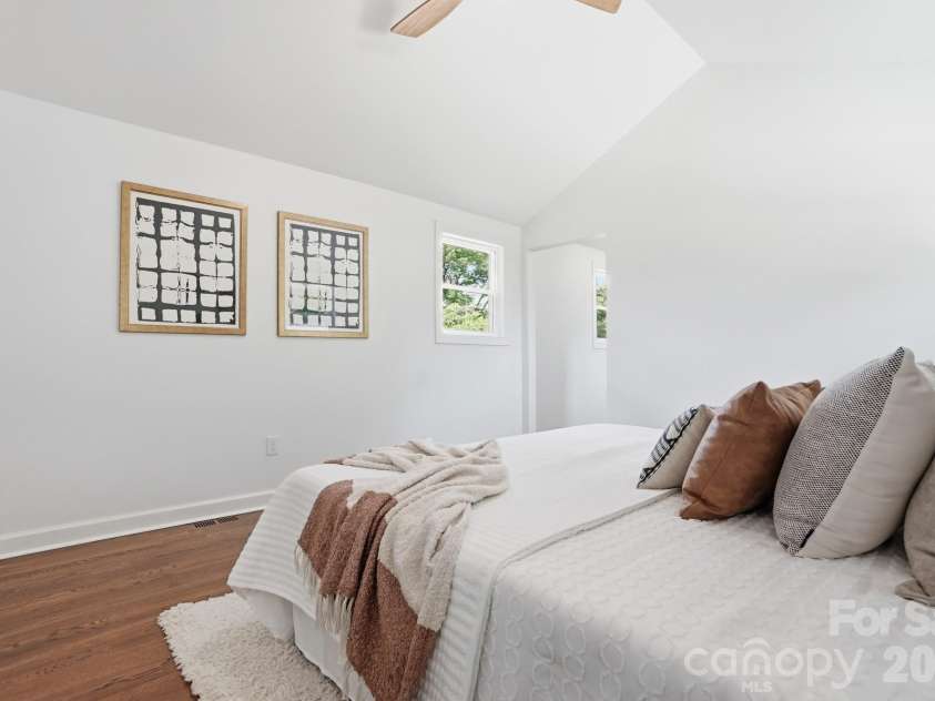 4017 Leeds Drive, Charlotte, NC 28205.  MLS# CAR4376870, YatesRealty ID 19326. 