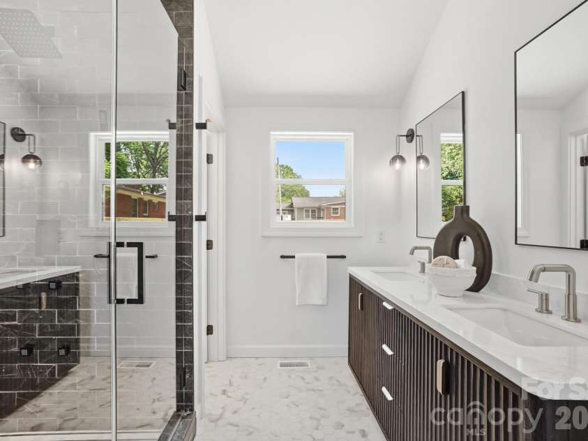 4017 Leeds Drive, Charlotte, NC 28205.  MLS# CAR4376870, YatesRealty ID 19326. 