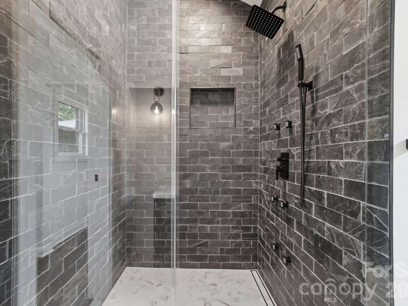 4017 Leeds Drive, Charlotte, NC 28205.  MLS# CAR4376870, YatesRealty ID 19326. 