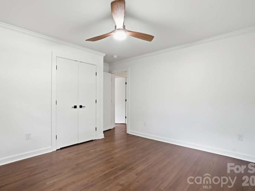 4017 Leeds Drive, Charlotte, NC 28205.  MLS# CAR4376870, YatesRealty ID 19326. 