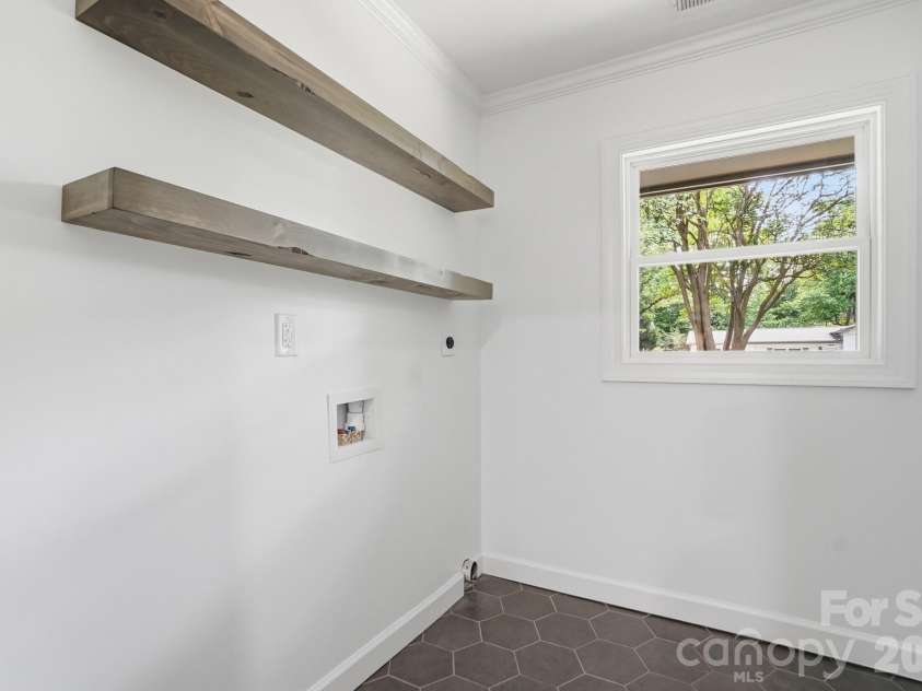 4017 Leeds Drive, Charlotte, NC 28205.  MLS# CAR4376870, YatesRealty ID 19326. 