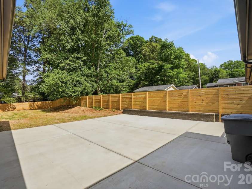 4017 Leeds Drive, Charlotte, NC 28205.  MLS# CAR4376870, YatesRealty ID 19326. 