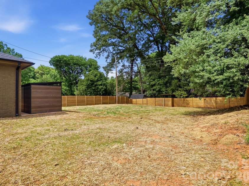 4017 Leeds Drive, Charlotte, NC 28205.  MLS# CAR4376870, YatesRealty ID 19326. 