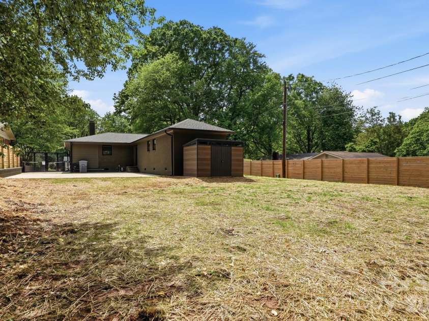 4017 Leeds Drive, Charlotte, NC 28205.  MLS# CAR4376870, YatesRealty ID 19326. 