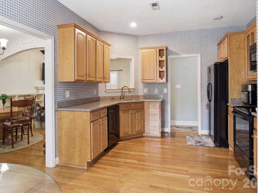 5227 Foley Drive, Hickory, NC 28602.  MLS# CAR4350532, YatesRealty ID 19327. 