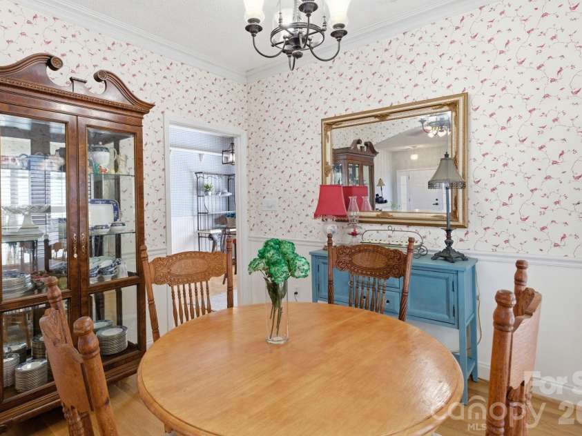5227 Foley Drive, Hickory, NC 28602.  MLS# CAR4350532, YatesRealty ID 19327. 