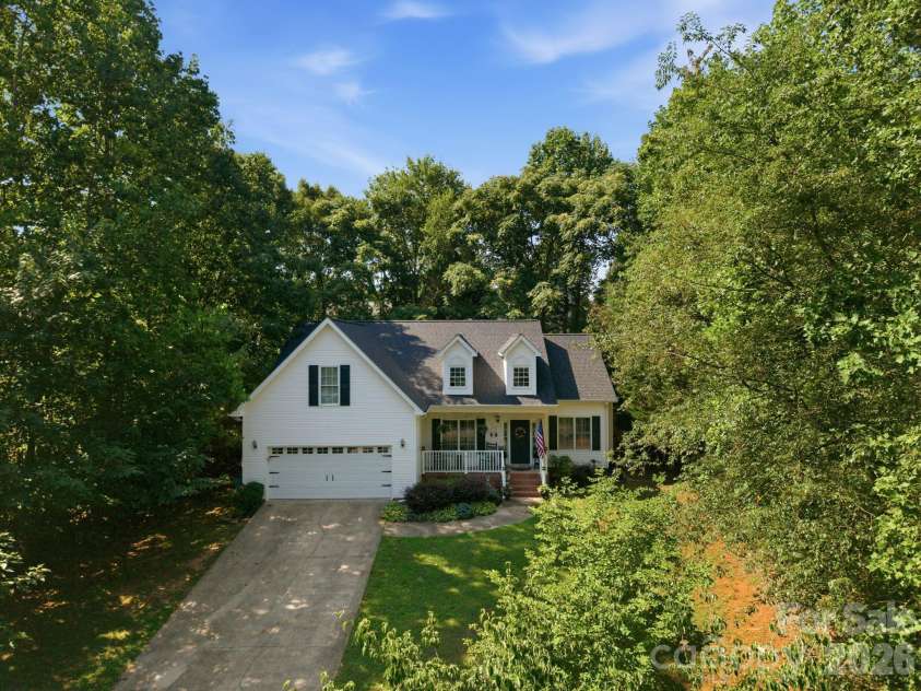 5227 Foley Drive, Hickory, NC 28602.  MLS# CAR4350532, YatesRealty ID 19327. 