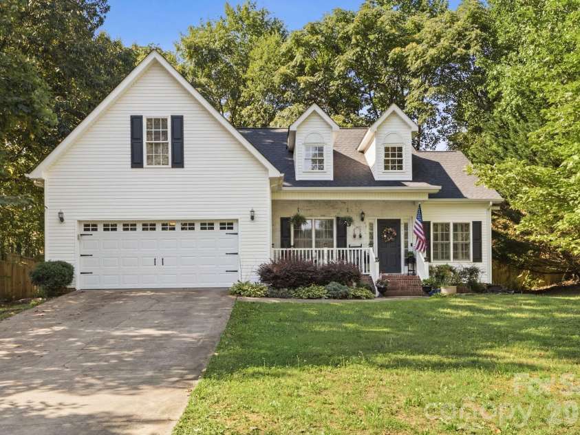 5227 Foley Drive, Hickory, NC 28602.  MLS# CAR4350532, YatesRealty ID 19327. 