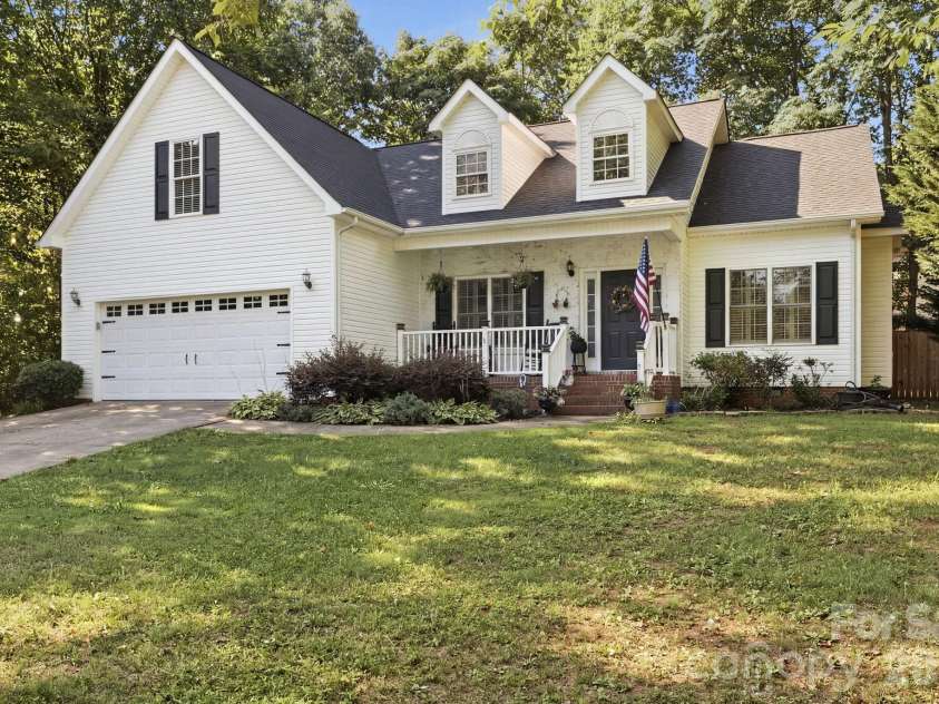 5227 Foley Drive, Hickory, NC 28602.  MLS# CAR4350532, YatesRealty ID 19327. 