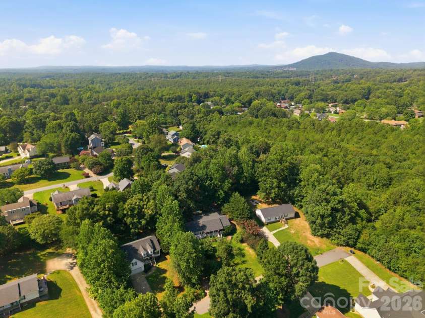 5227 Foley Drive, Hickory, NC 28602.  MLS# CAR4350532, YatesRealty ID 19327. 