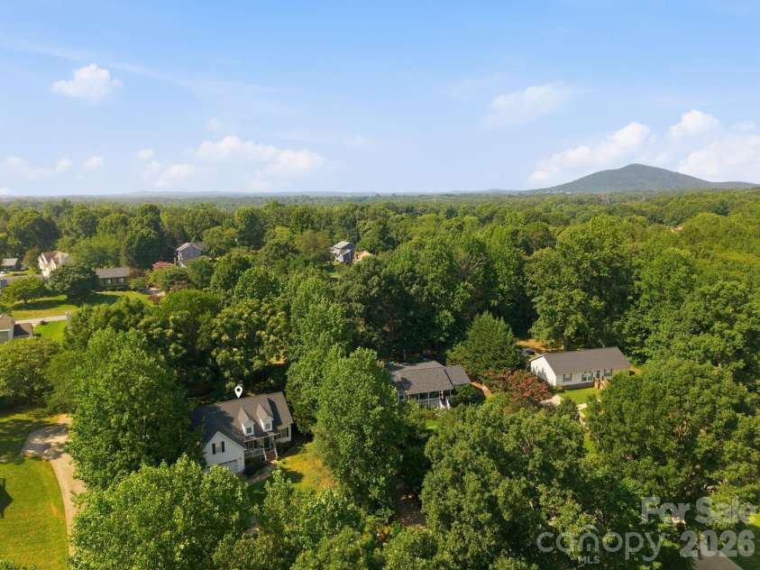 5227 Foley Drive, Hickory, NC 28602.  MLS# CAR4350532, YatesRealty ID 19327. 