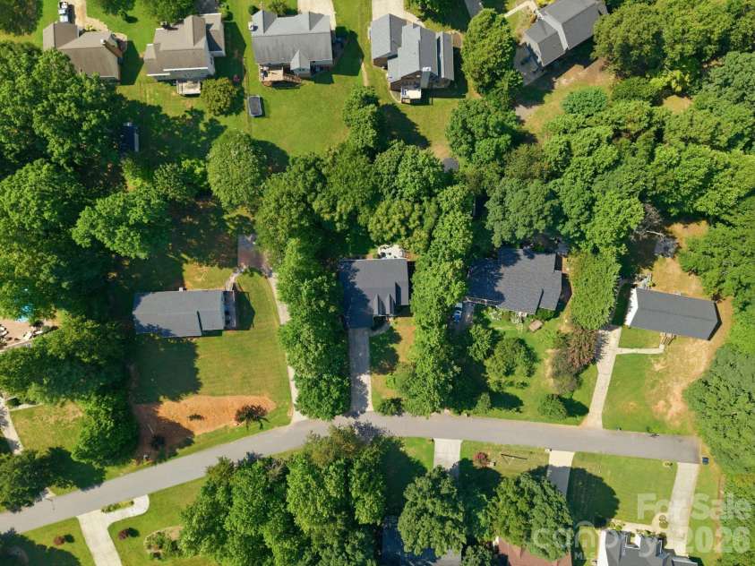 5227 Foley Drive, Hickory, NC 28602.  MLS# CAR4350532, YatesRealty ID 19327. 