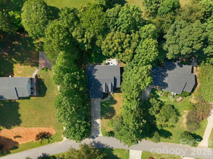 5227 Foley Drive, Hickory, NC 28602.  MLS# CAR4350532, YatesRealty ID 19327. 