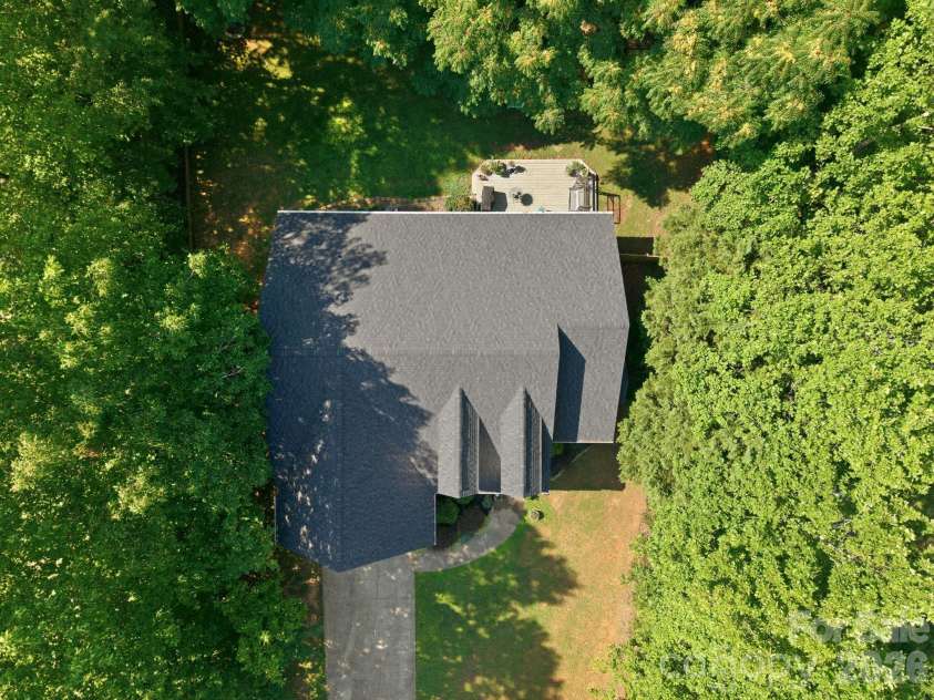 5227 Foley Drive, Hickory, NC 28602.  MLS# CAR4350532, YatesRealty ID 19327. 