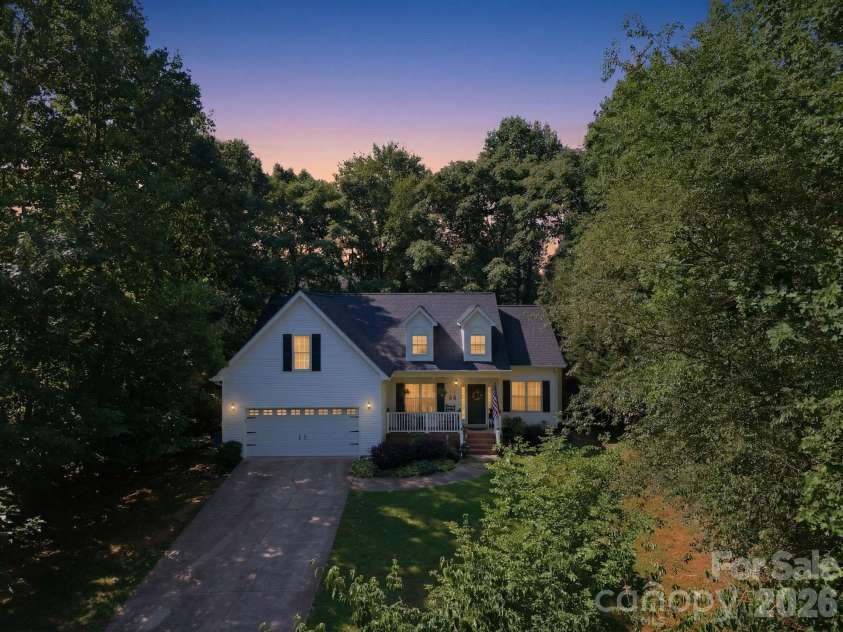 5227 Foley Drive, Hickory, NC 28602.  MLS# CAR4350532, YatesRealty ID 19327. 